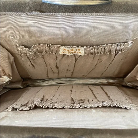 Vintage Austrian floral clutch - Picture 4 of 8